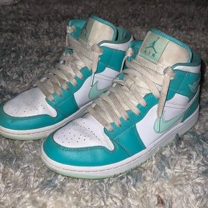 Womens Air Jordan 1